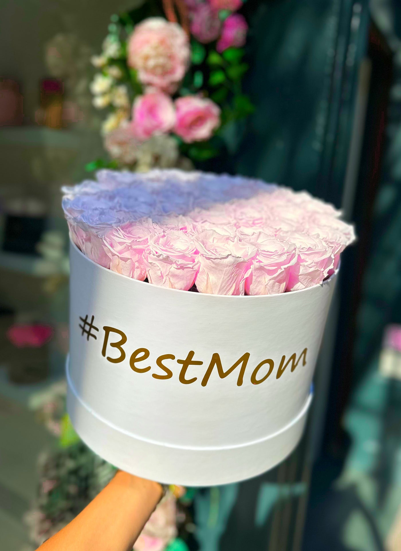 #BestMom Large Round White Box with Light Pink Roses