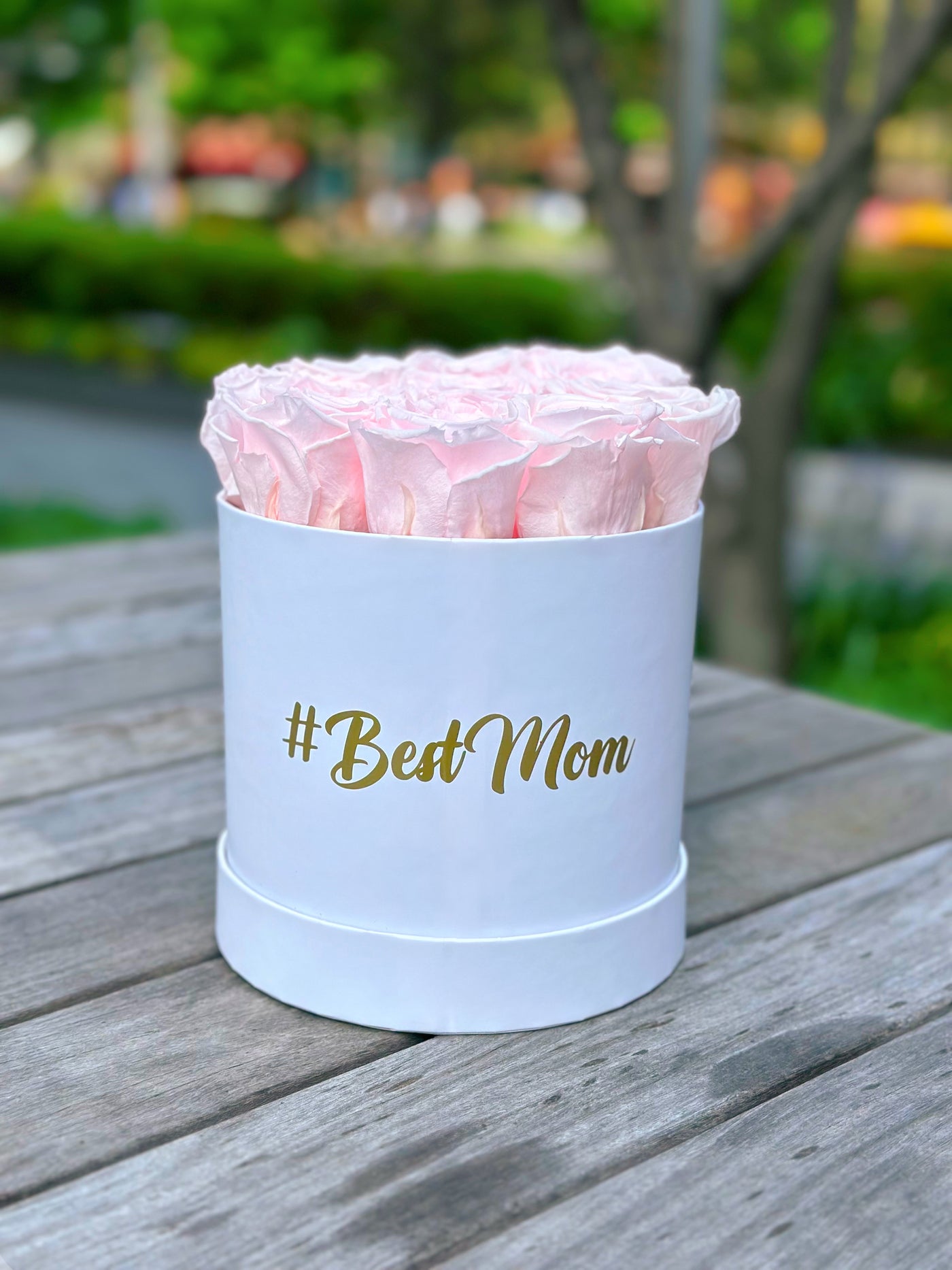 #BestMom Small White Box with Light Pink Roses
